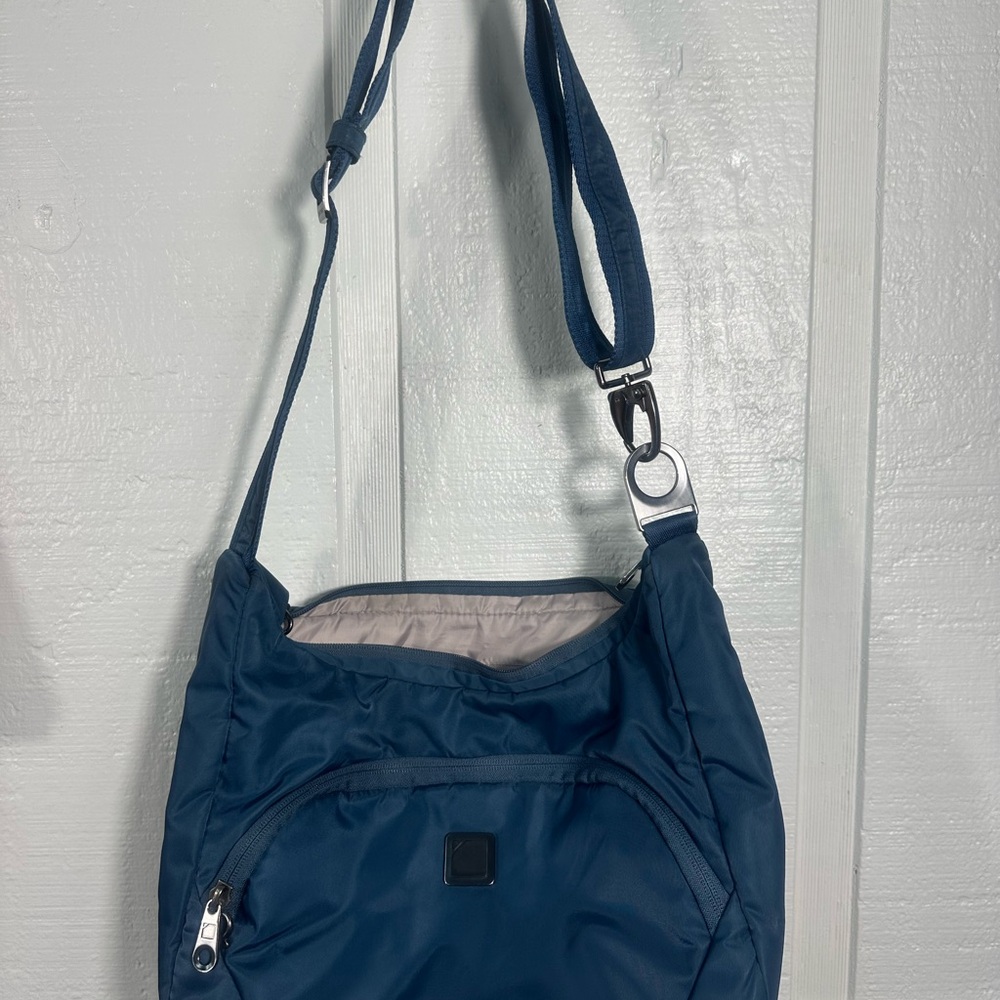 Lewis N. Clark Blue and Beige Inside Secura Anti-Theft Messenger Bag EUC - Picture 2 of 10